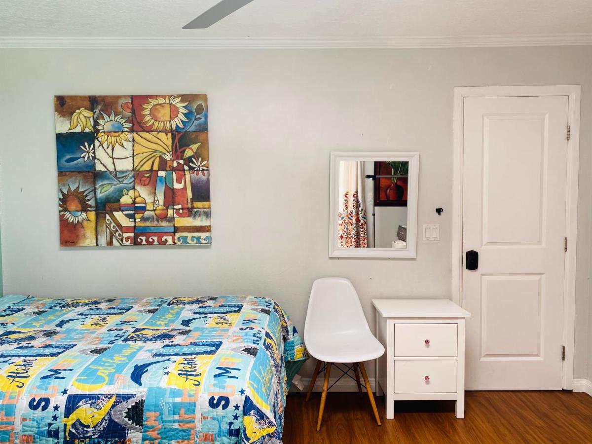 Costa Mesa Homestay - Private Rooms With 2 Shared Baths And Hosts Onsite Exteriör bild