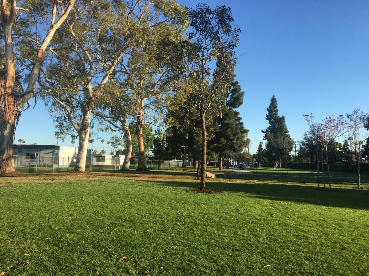 Costa Mesa Homestay - Private Rooms With 2 Shared Baths And Hosts Onsite Exteriör bild